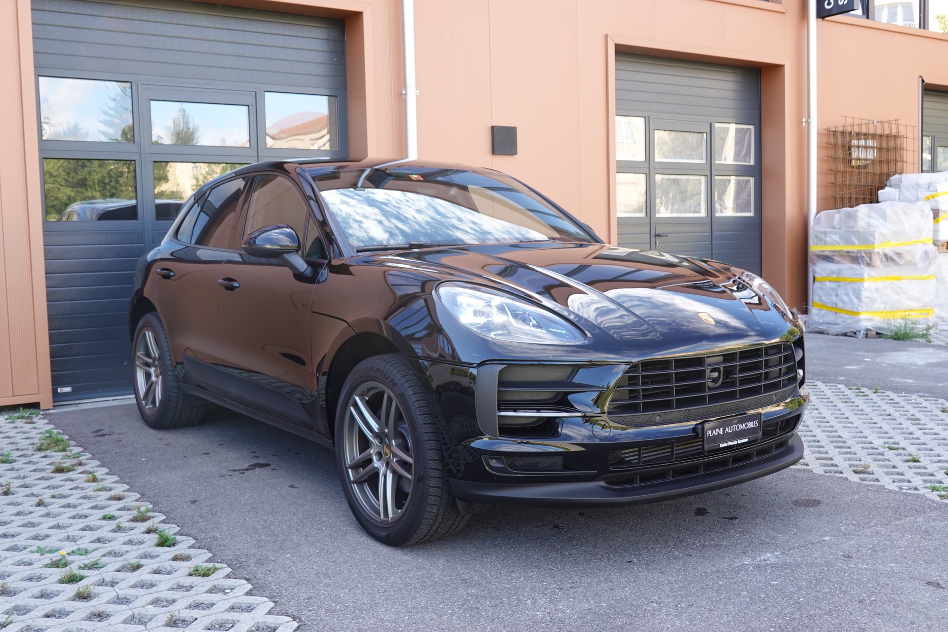 PORSCHE Macan PDK "* CH Auto * Sièges Chauffants * Tempomat Adaptatif * Caméra + Capteurs * Phares LED *"-image-2