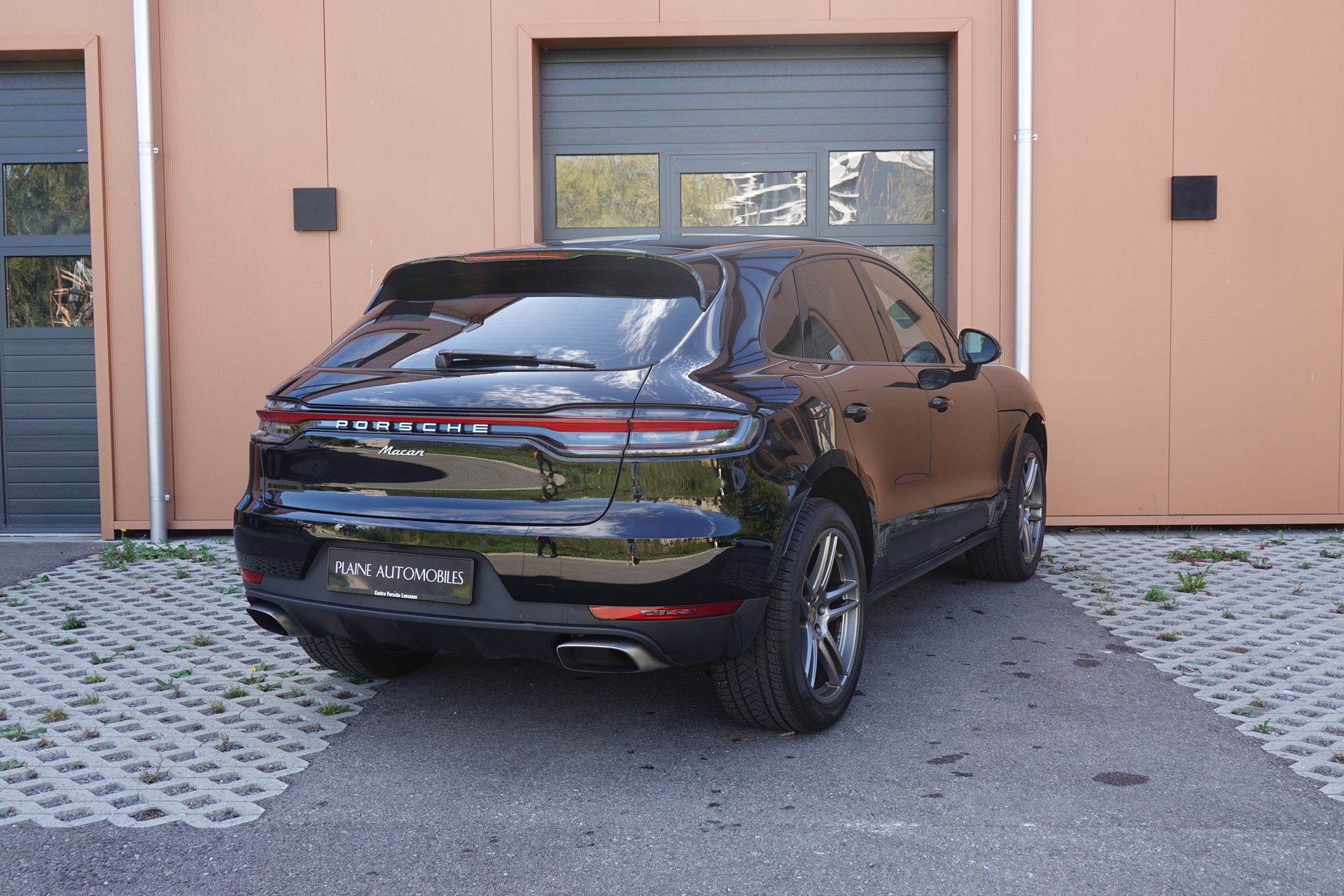 PORSCHE Macan PDK "* CH Auto * Sièges Chauffants * Tempomat Adaptatif * Caméra + Capteurs * Phares LED *"-image-7