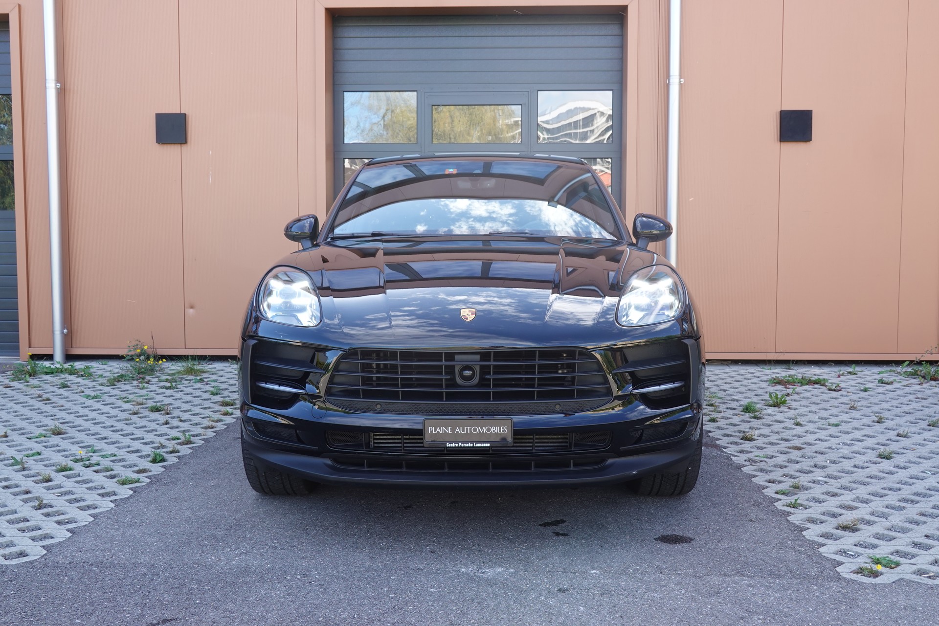 PORSCHE Macan PDK "* CH Auto * Sièges Chauffants * Tempomat Adaptatif * Caméra + Capteurs * Phares LED *"-image-1