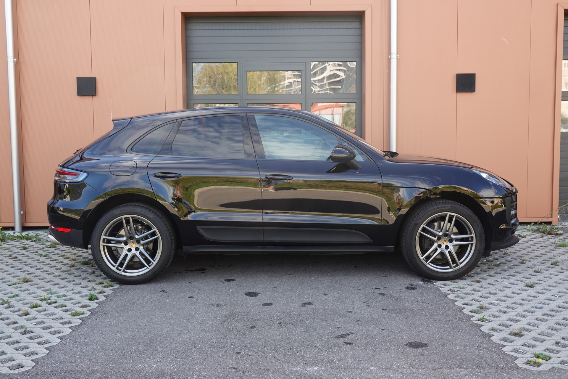 PORSCHE Macan PDK "* CH Auto * Sièges Chauffants * Tempomat Adaptatif * Caméra + Capteurs * Phares LED *"-image-3