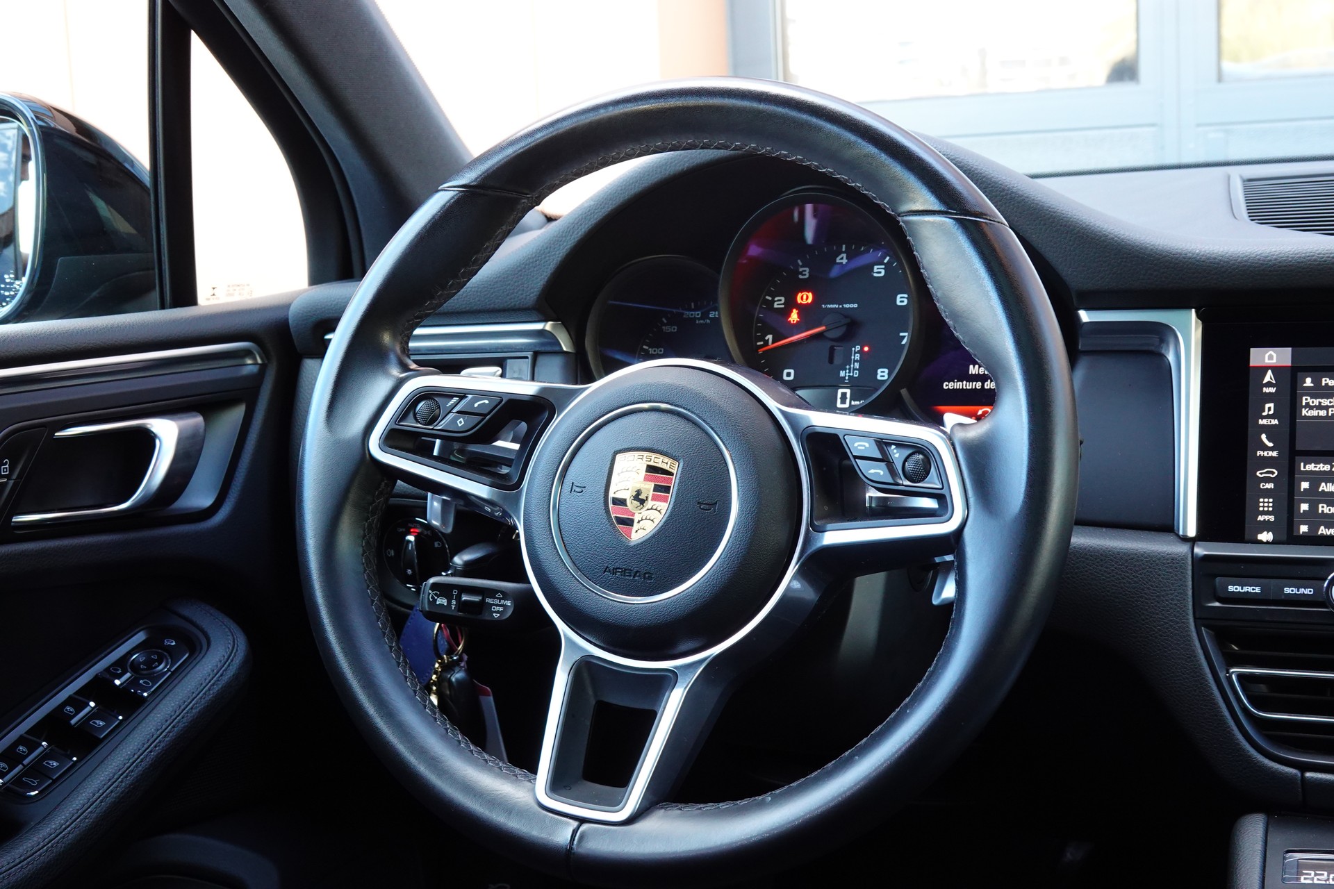 PORSCHE Macan PDK "* CH Auto * Sièges Chauffants * Tempomat Adaptatif * Caméra + Capteurs * Phares LED *"-image-11