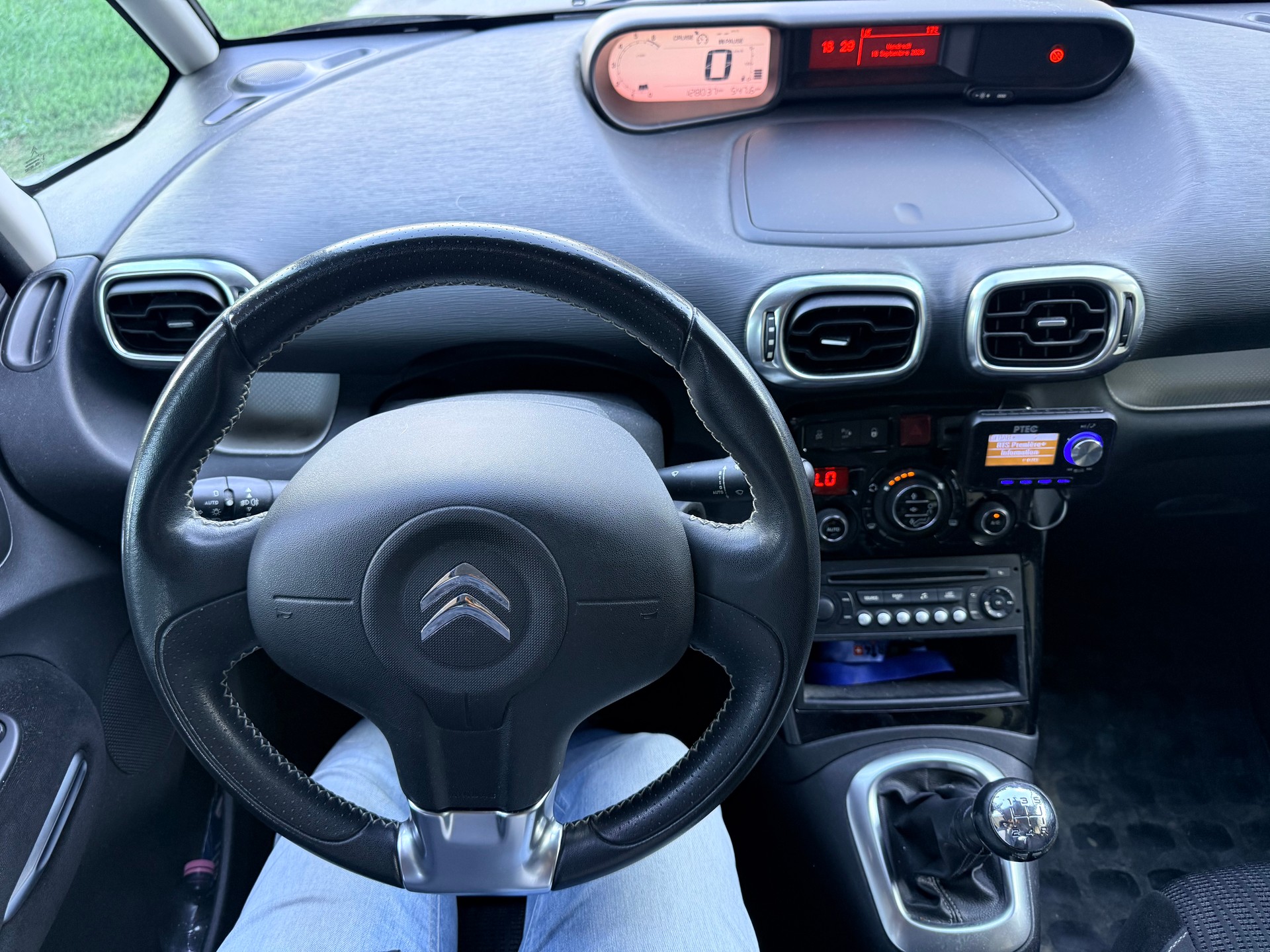 CITROEN C3 Picasso 1.6i 16V Sélection-image-13