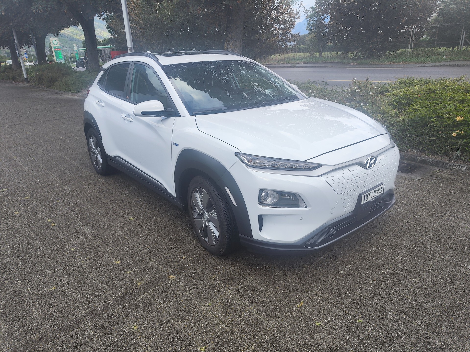 HYUNDAI 64 kWh Electric Vertex-image-1
