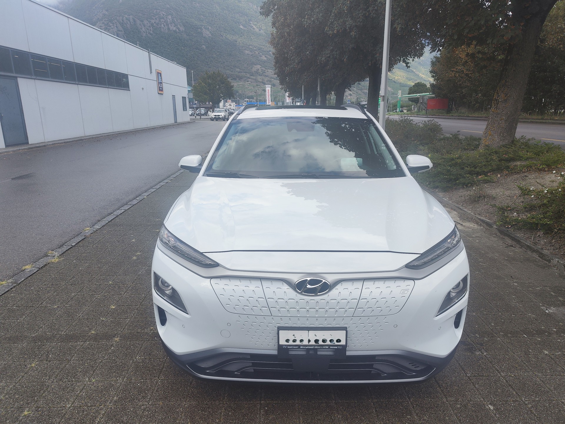 HYUNDAI 64 kWh Electric Vertex-image-0