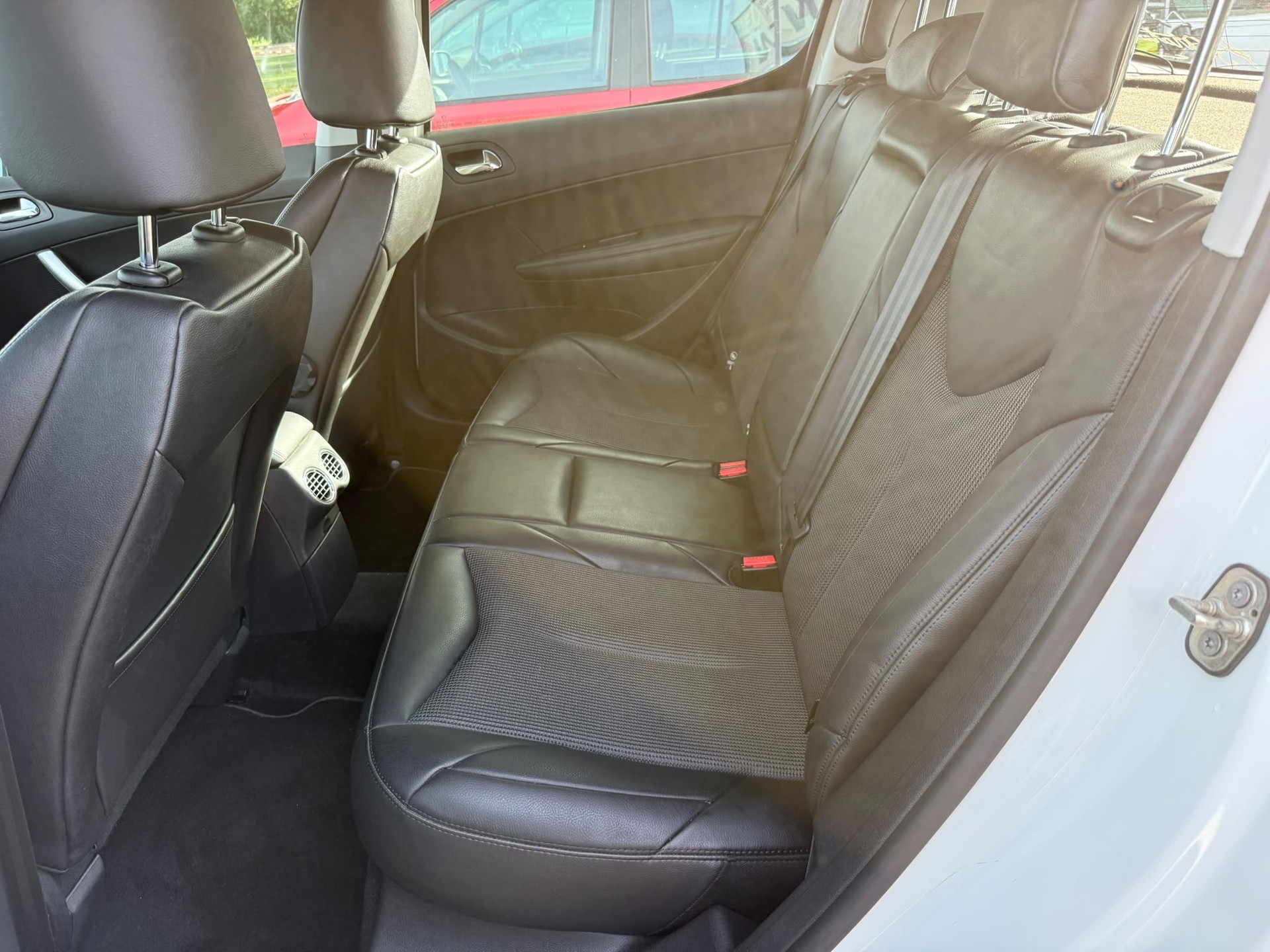 PEUGEOT 308 1.6 16V T GTi-image-8