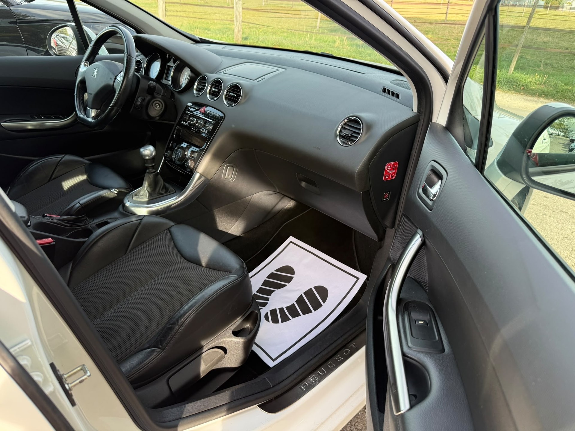 PEUGEOT 308 1.6 16V T GTi-image-9