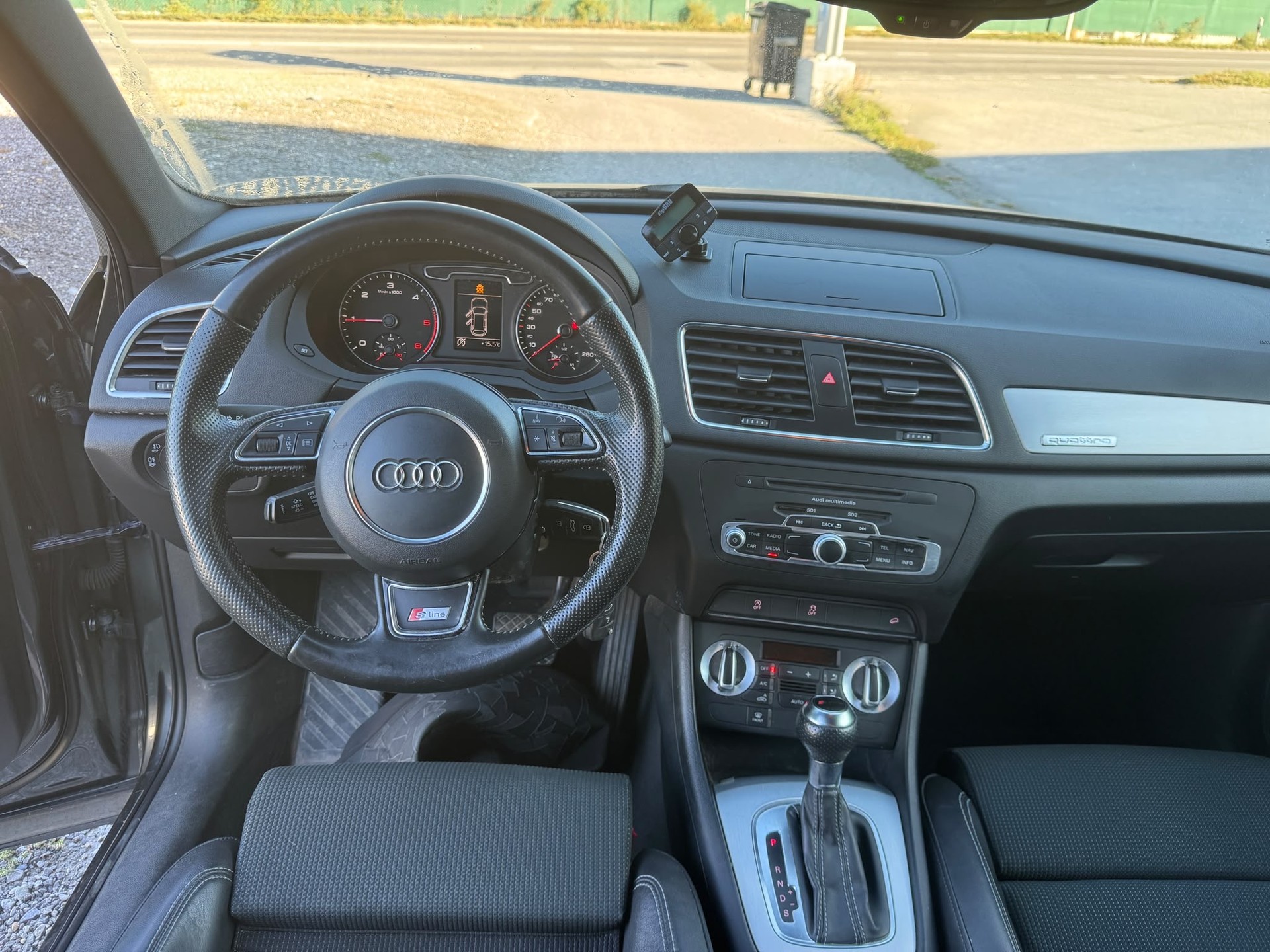 AUDI Q3 2.0 TDI quattro S-tronic-image-7