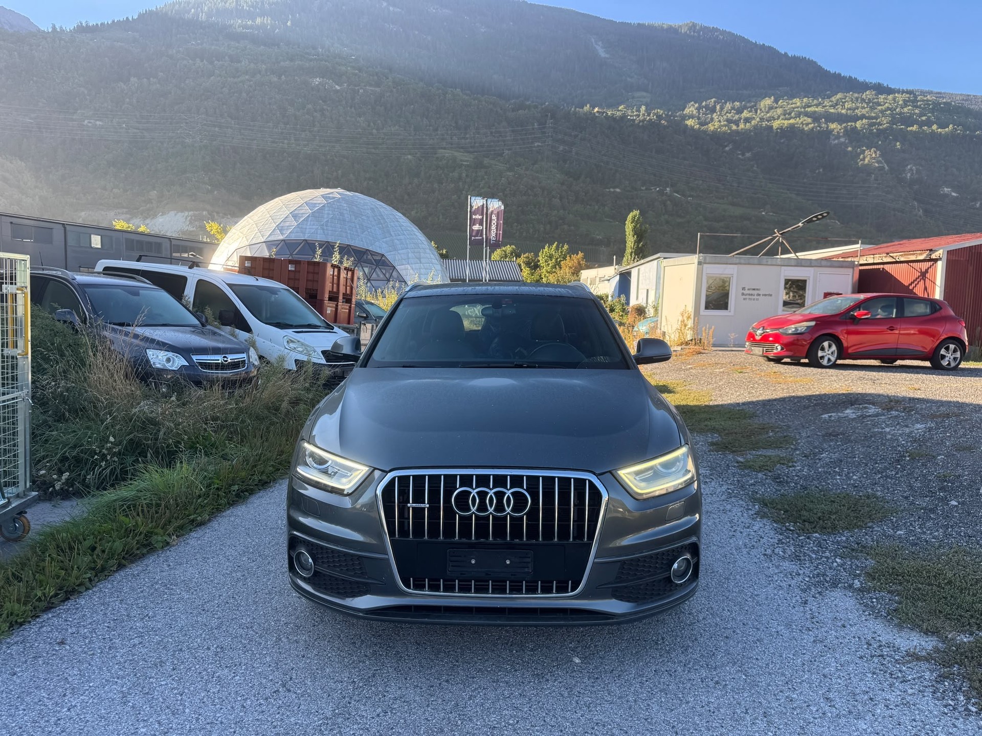 AUDI Q3 2.0 TDI quattro S-tronic-image-2