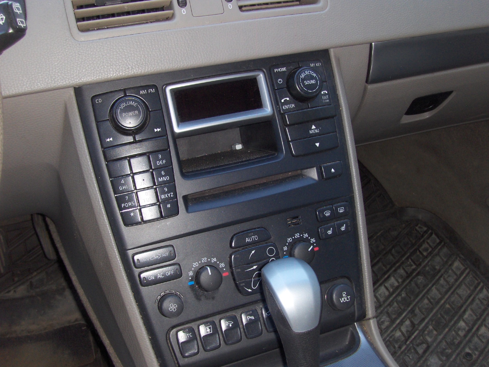 VOLVO XC90 2.5T AWD Momentum-image-6