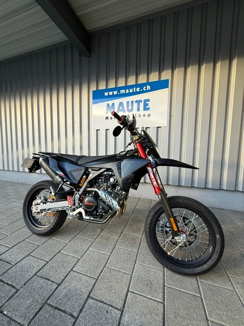 FANTIC XMF 125 Motard Competition-image-12