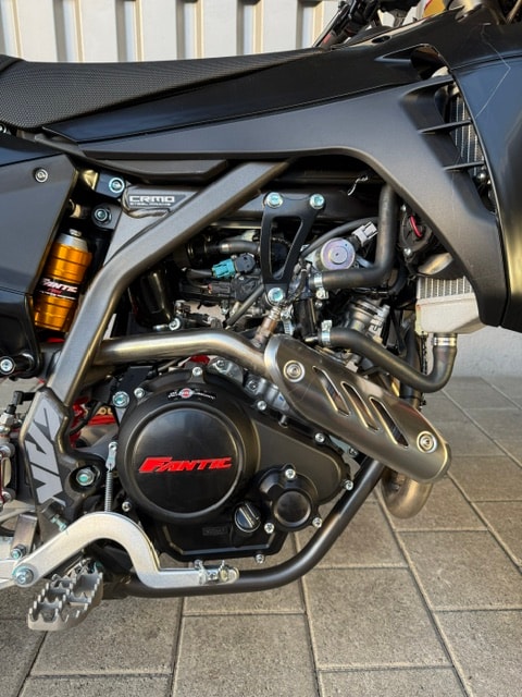 FANTIC XMF 125 Motard Competition-image-10