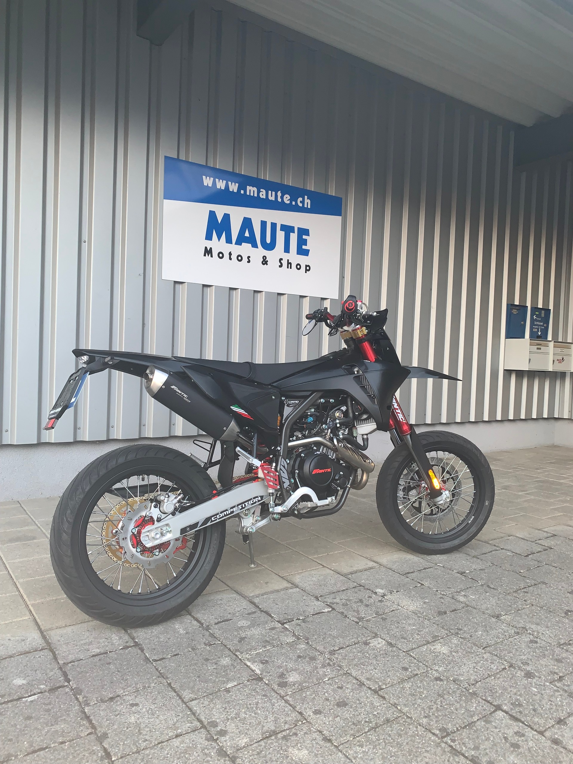 FANTIC XMF 125 Motard Competition-showroom-element-3