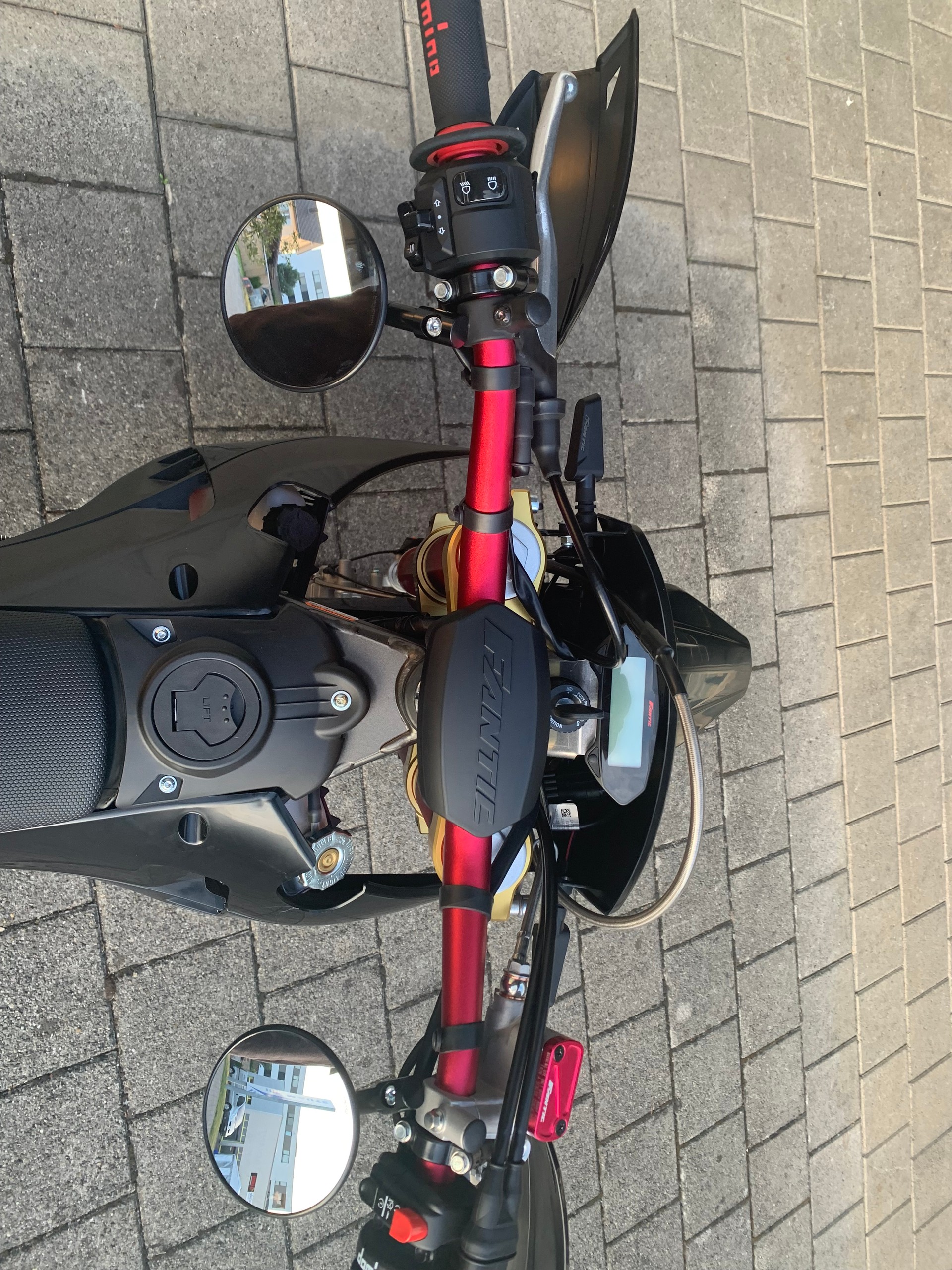 FANTIC XMF 125 Motard Competition-image-5