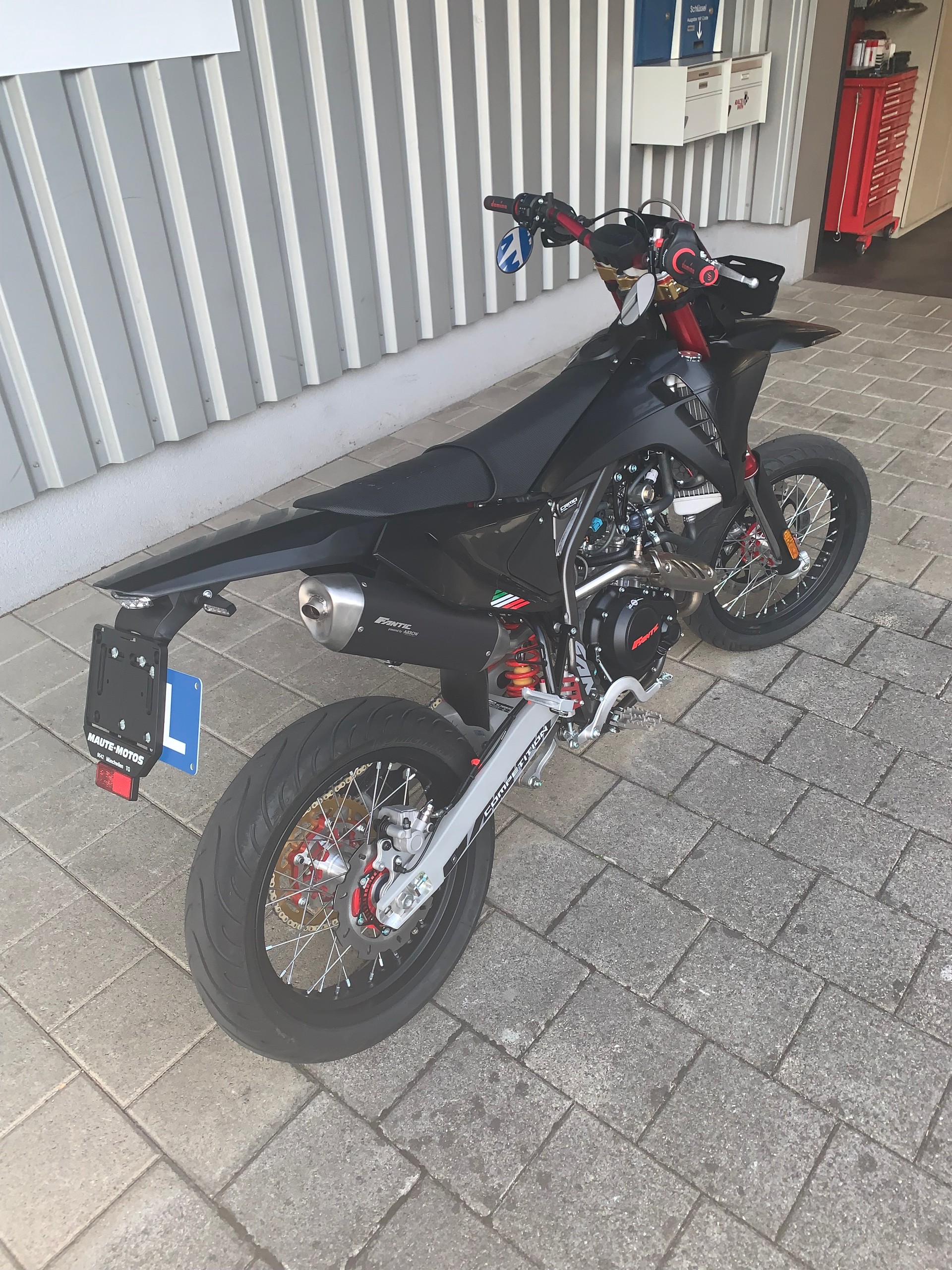 FANTIC XMF 125 Motard Competition-showroom-element-1