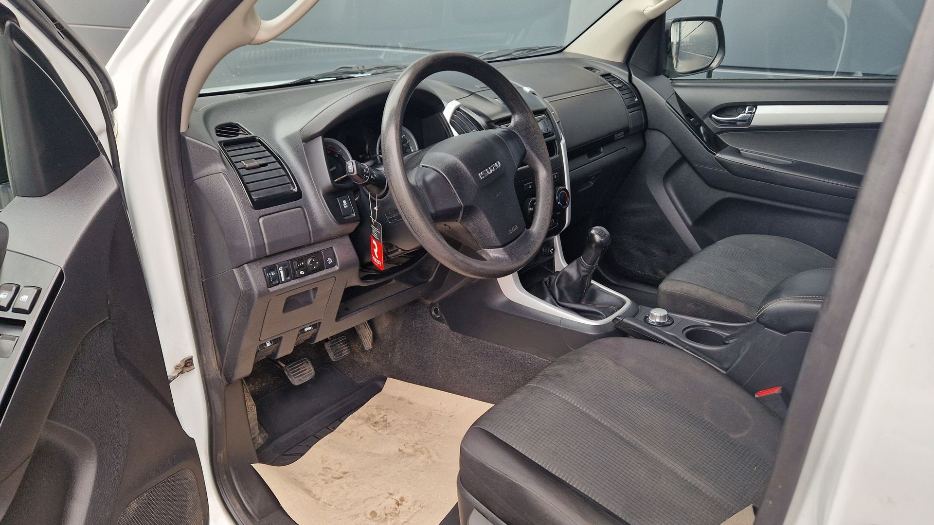 ISUZU D-MAX 1.9 Space Planet 4x4-image-9