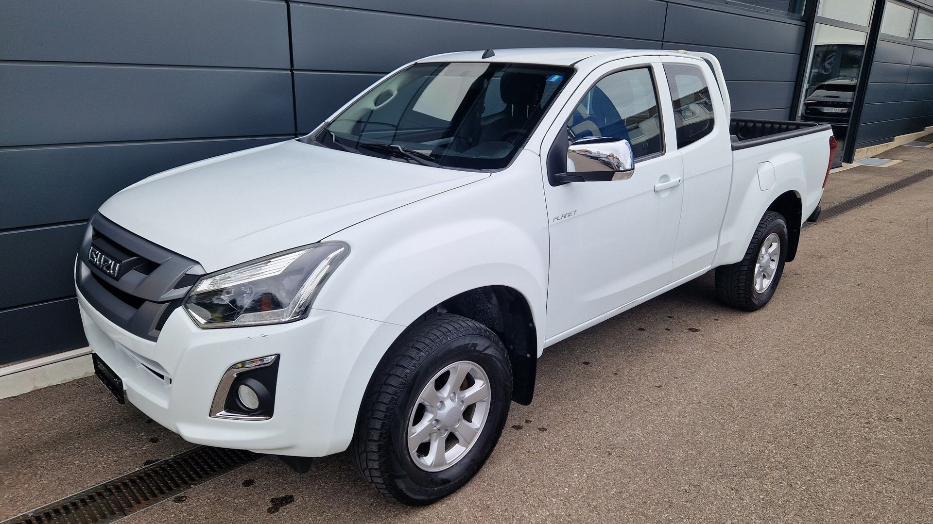 ISUZU D-MAX 1.9 Space Planet 4x4-image-2