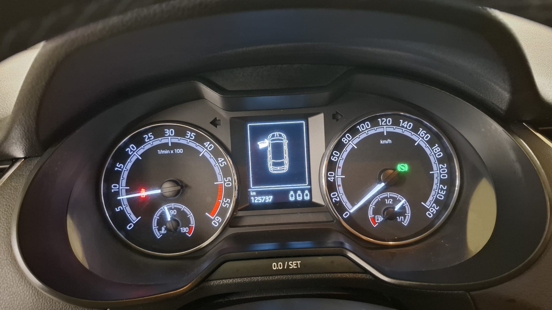 SKODA Octavia Combi 1.6 TDI Soleil DSG-image-13