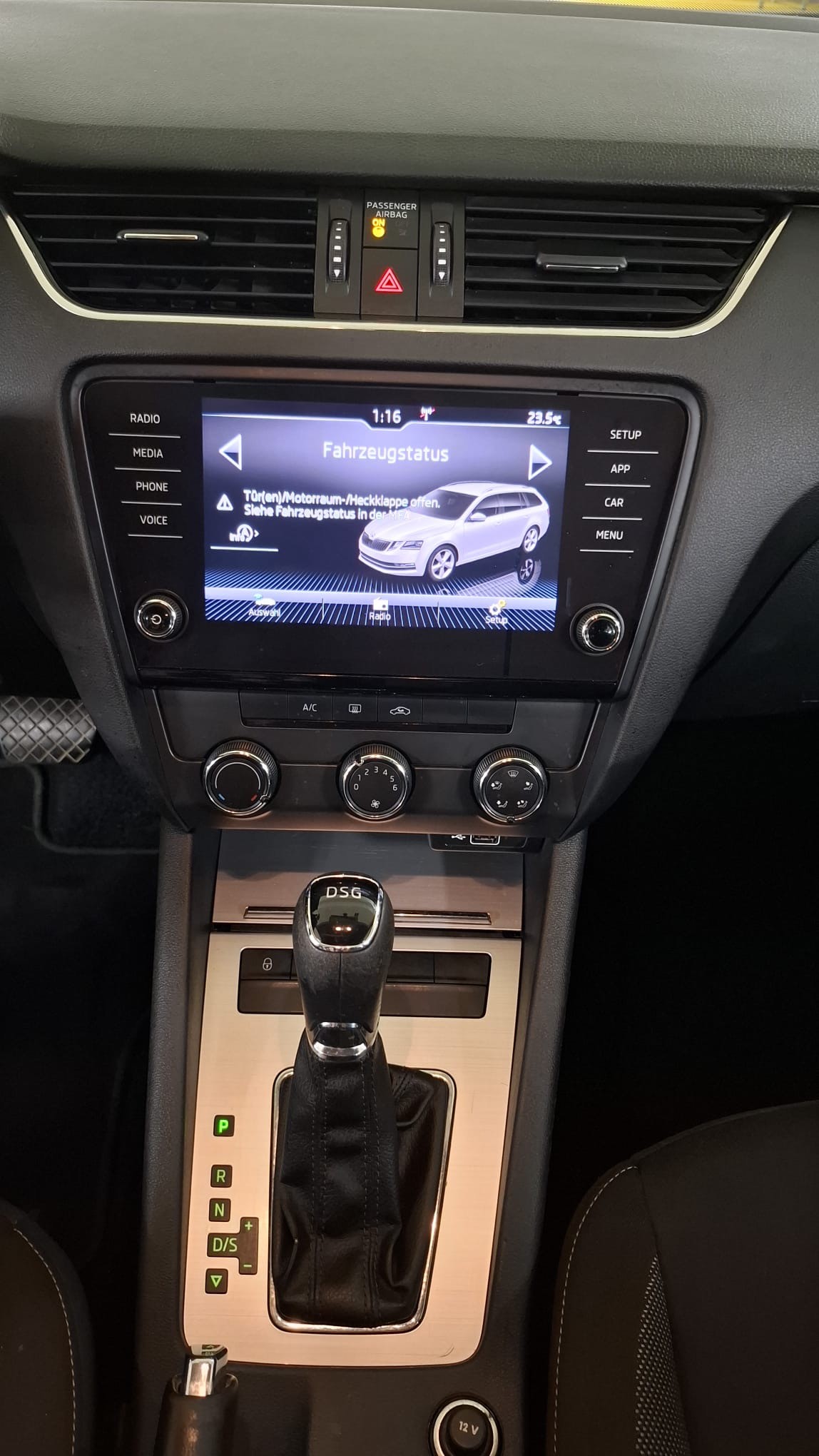SKODA Octavia Combi 1.6 TDI Soleil DSG-image-12