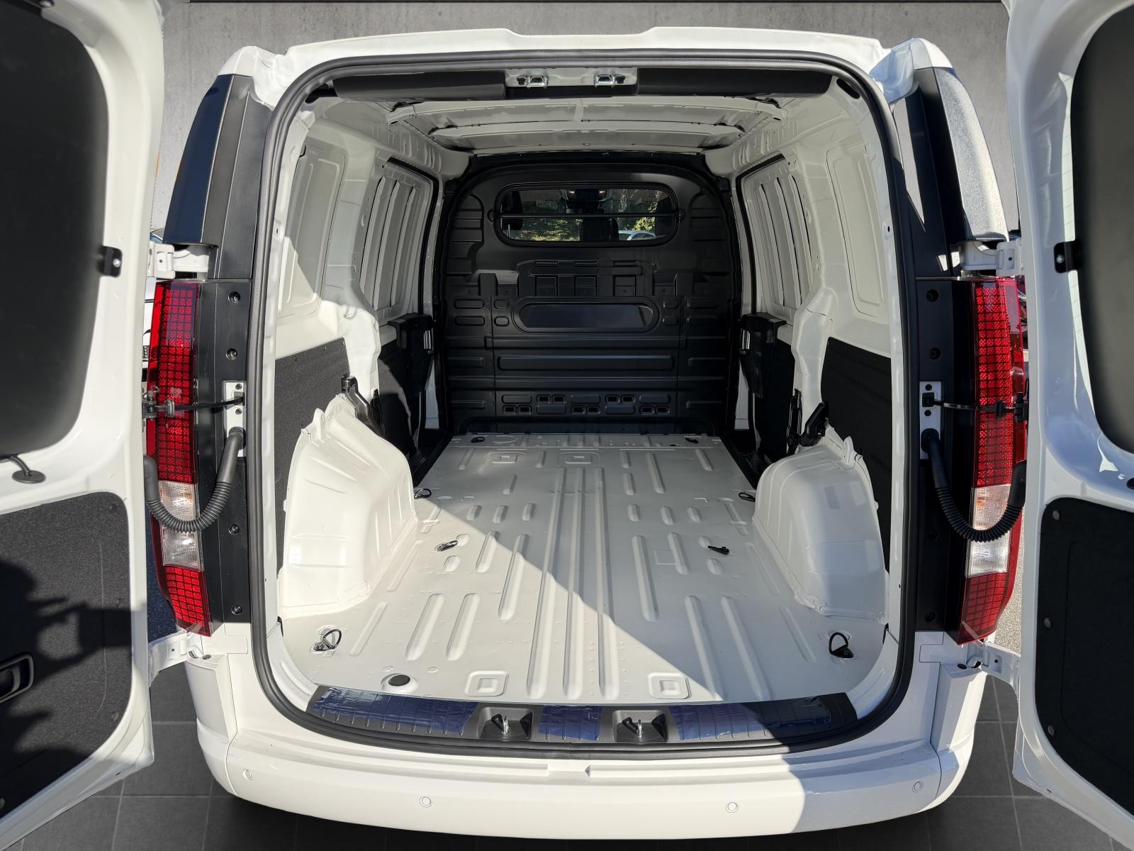 HYUNDAI Staria 84 kWh Amplia (Cargo)-image-6