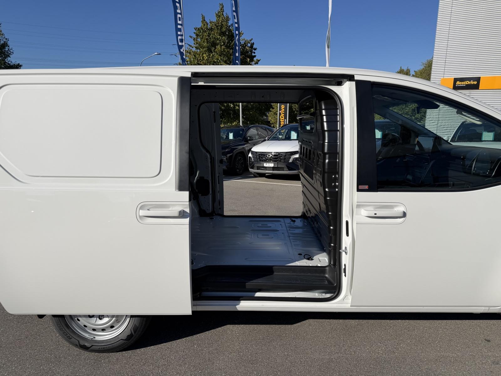 HYUNDAI Staria 84 kWh Amplia (Cargo)-image-2