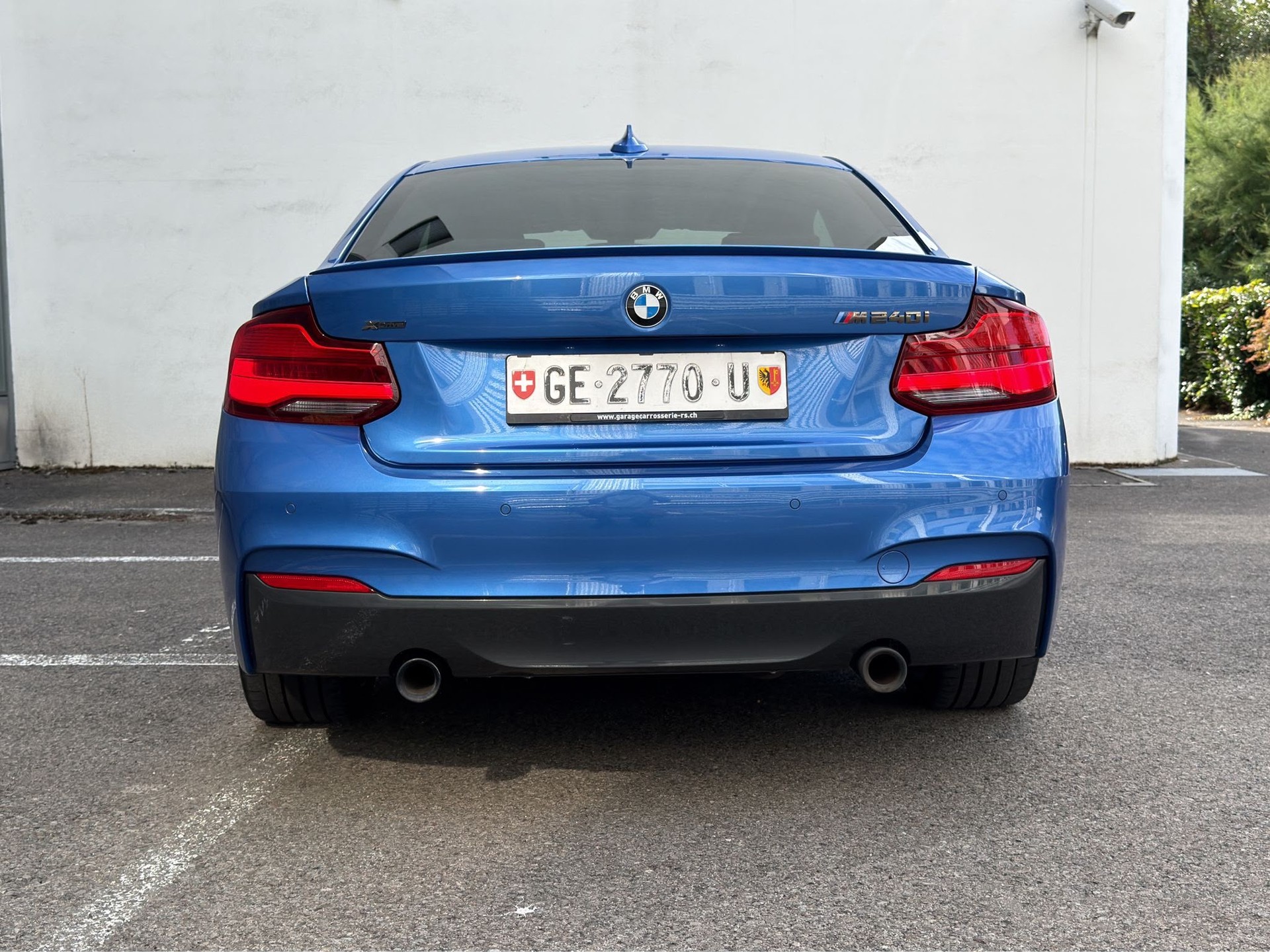 BMW M240i xDrive Steptronic-image-2