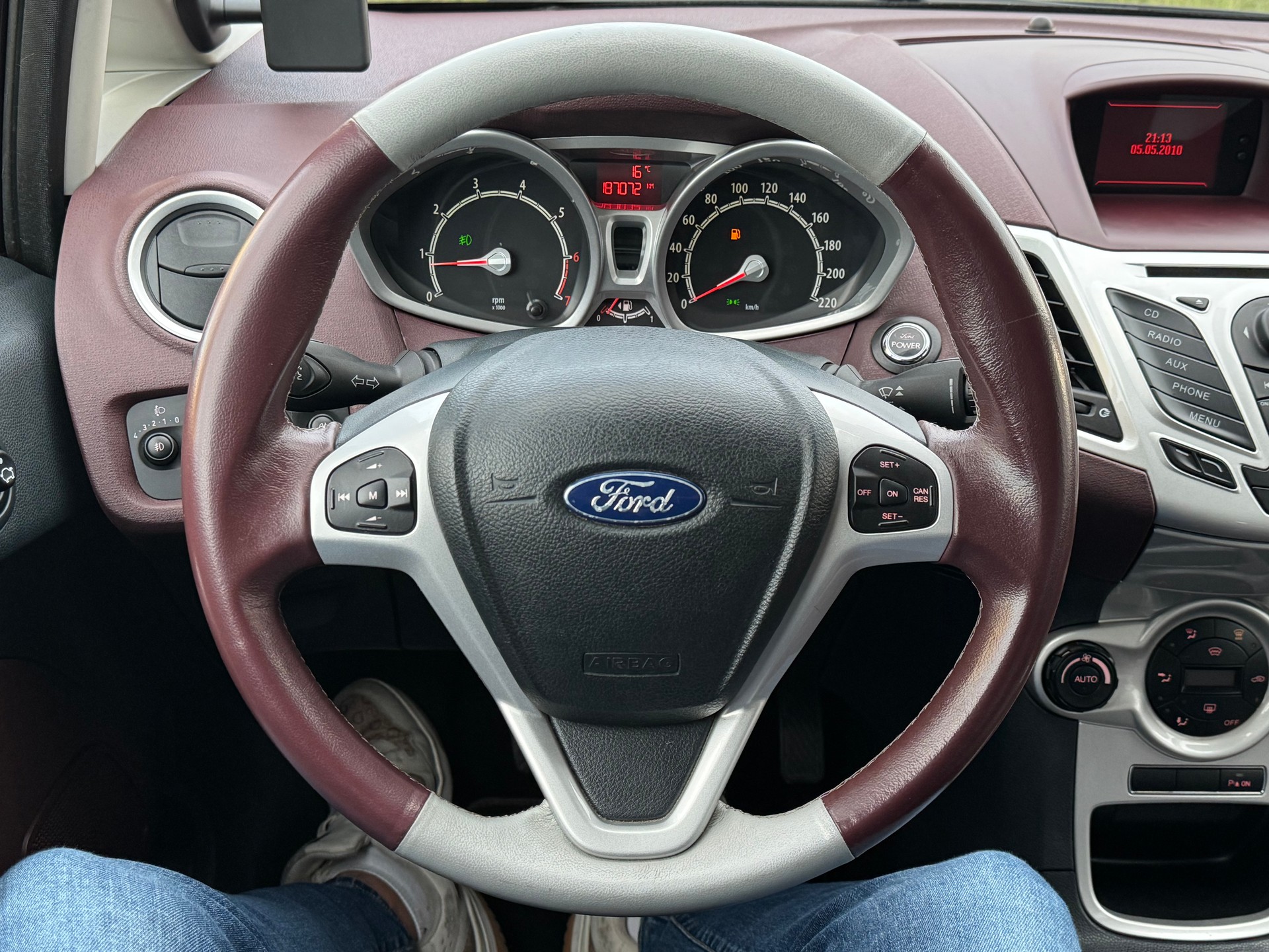 FORD Fiesta 1.6 16V Titanium-image-11