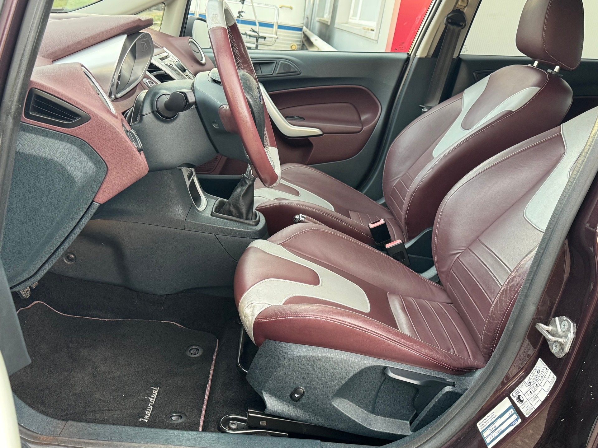 FORD Fiesta 1.6 16V Titanium-image-9