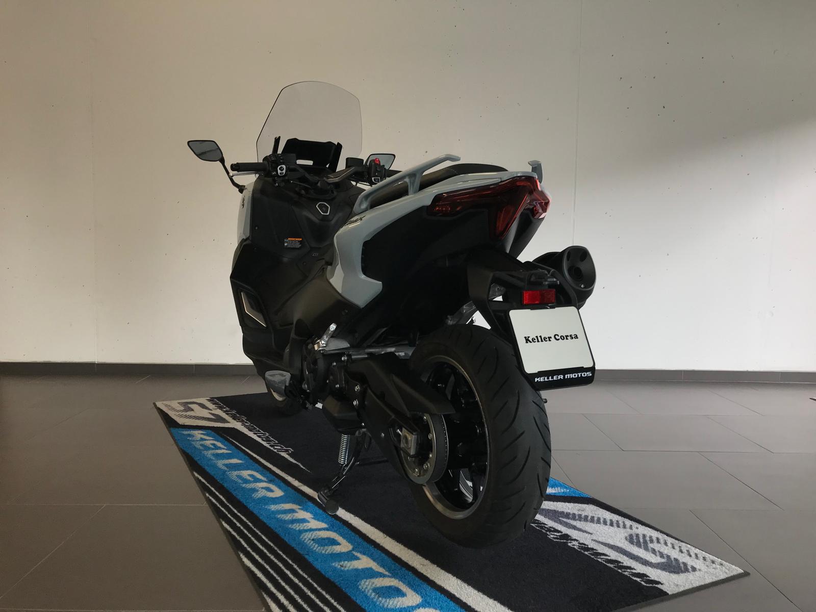 YAMAHA Tech-Max-showroom-element-3