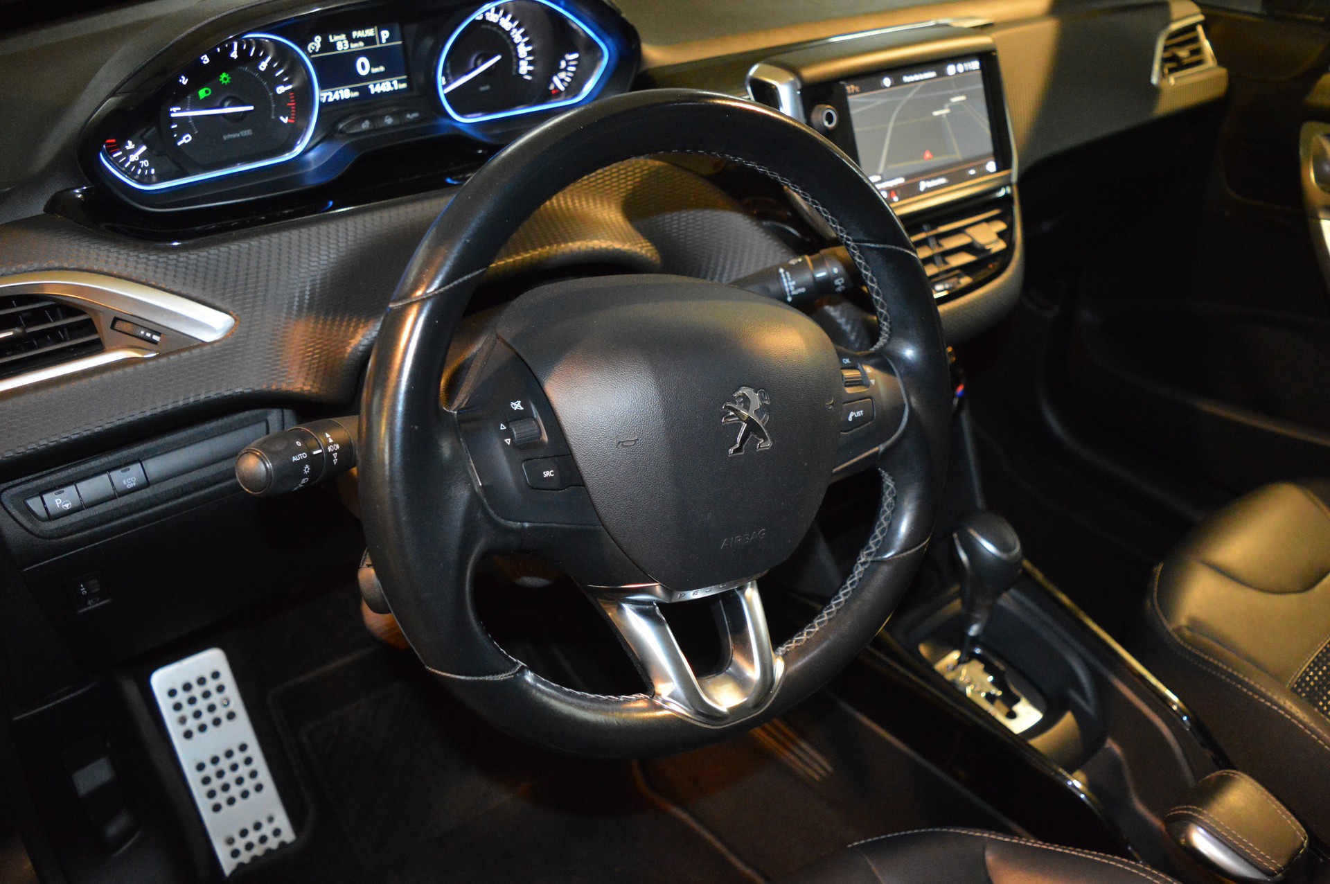 PEUGEOT 2008 1.2 PureTech Allure EAT6-image-12