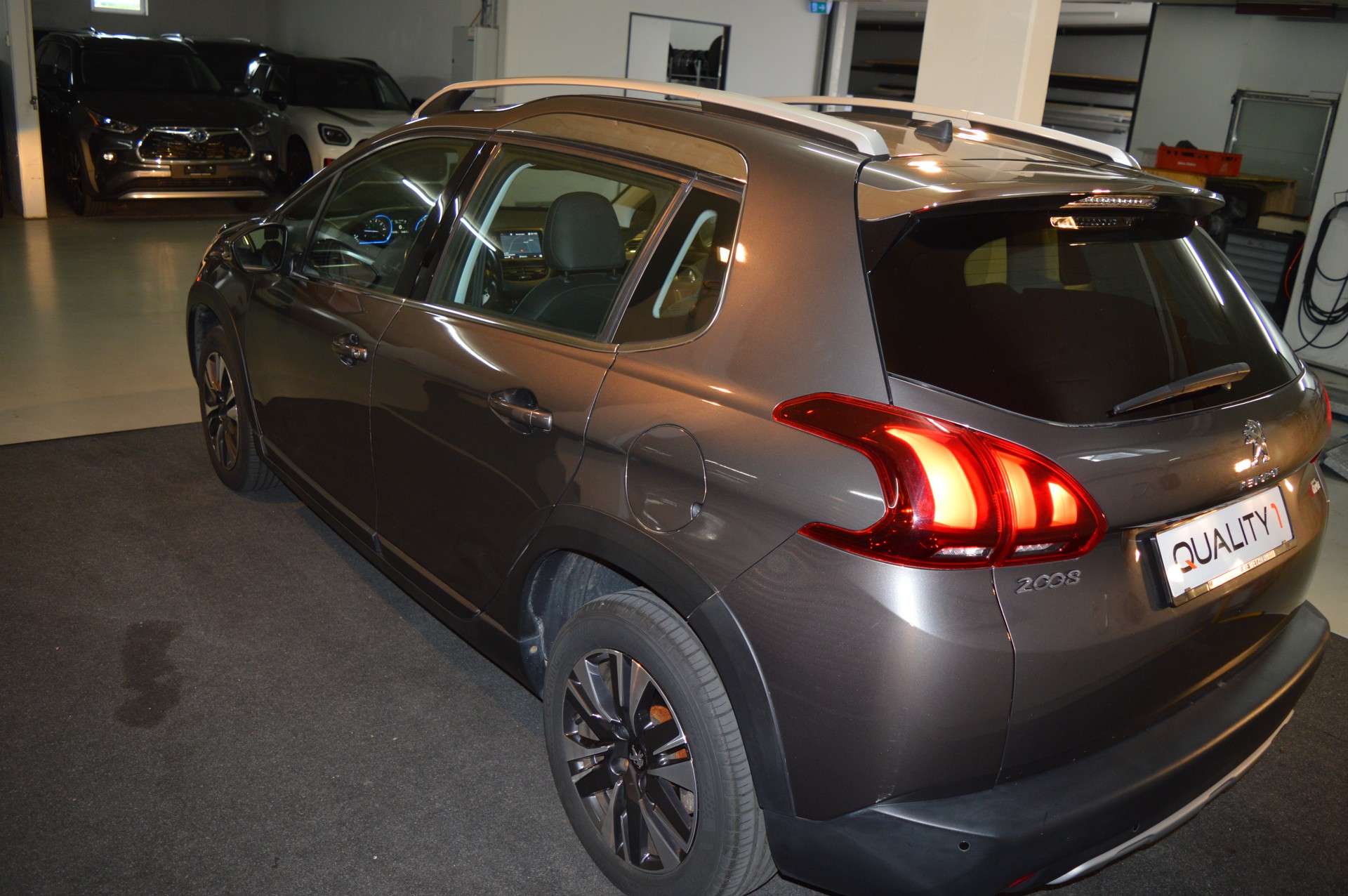 PEUGEOT 2008 1.2 PureTech Allure EAT6-image-7