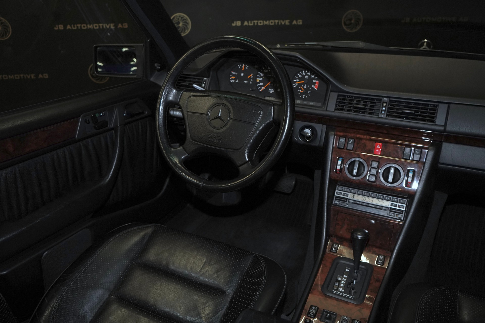 MERCEDES-BENZ 500 E Automatic-showroom-element-3