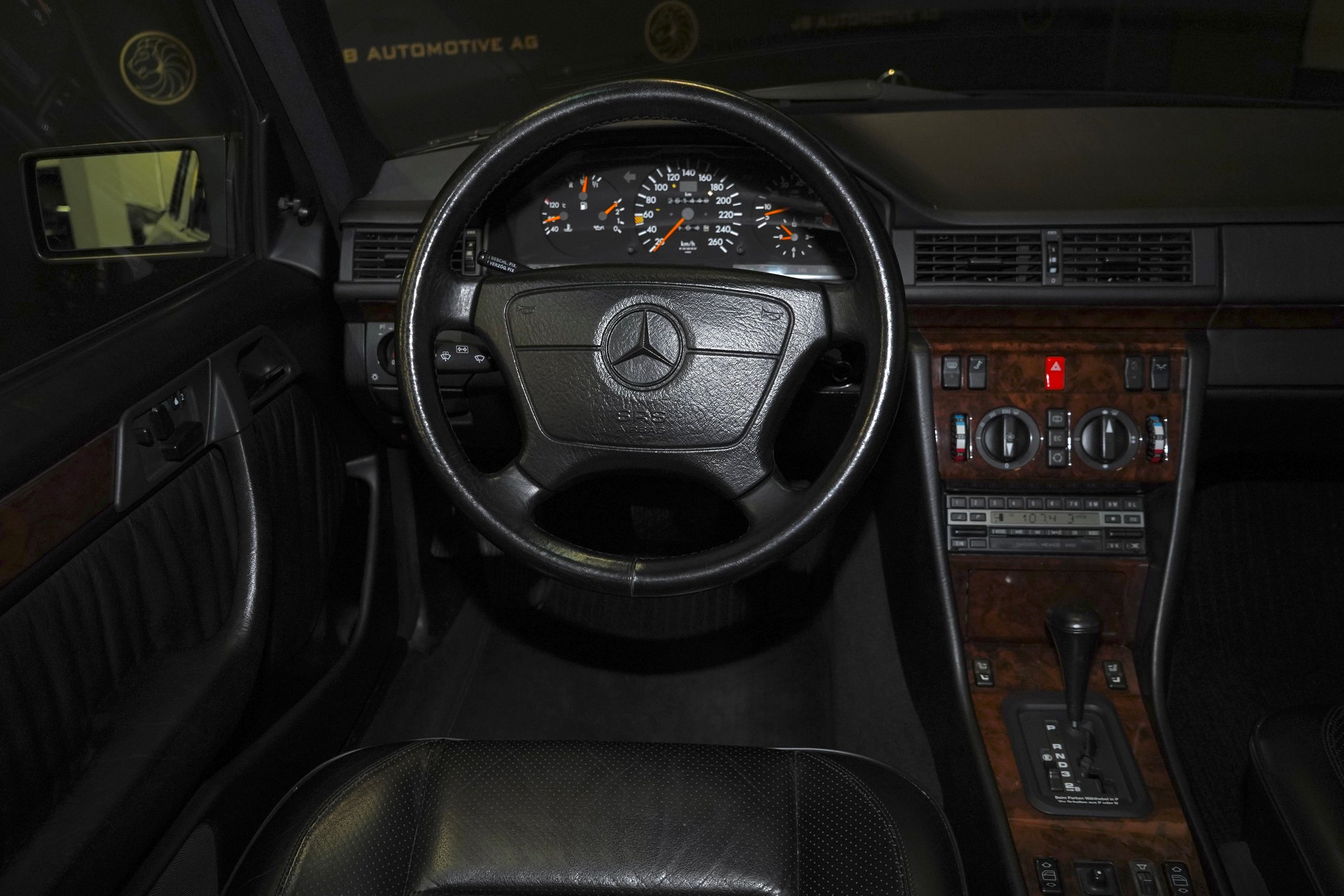 MERCEDES-BENZ 500 E Automatic-showroom-element-2