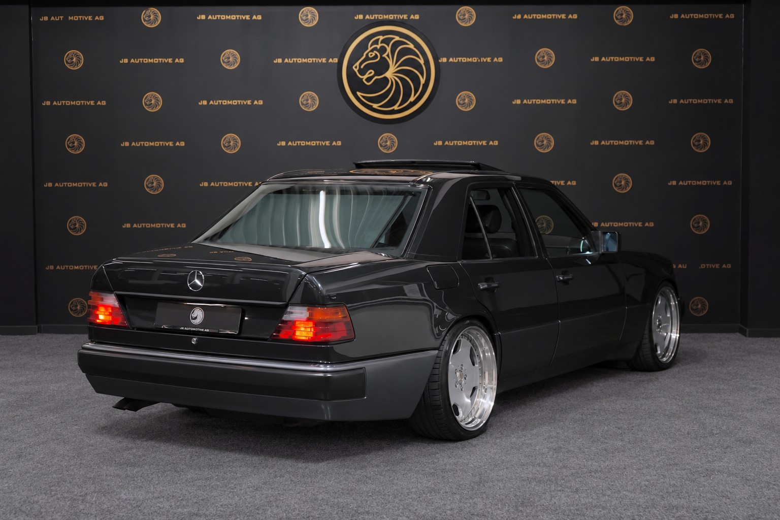 MERCEDES-BENZ 500 E Automatic-showroom-element-1