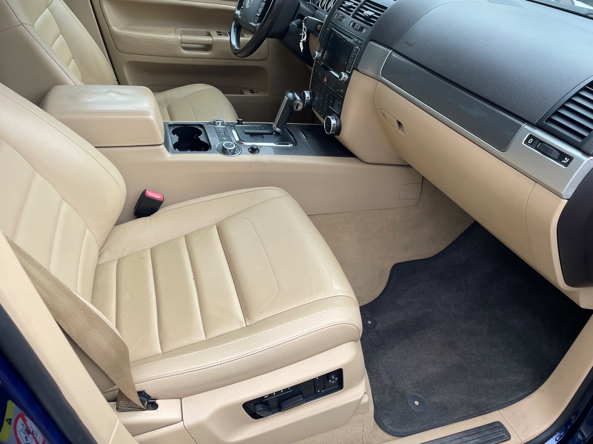 VW Touareg 5.0 TDI V10 Automatic-image-7