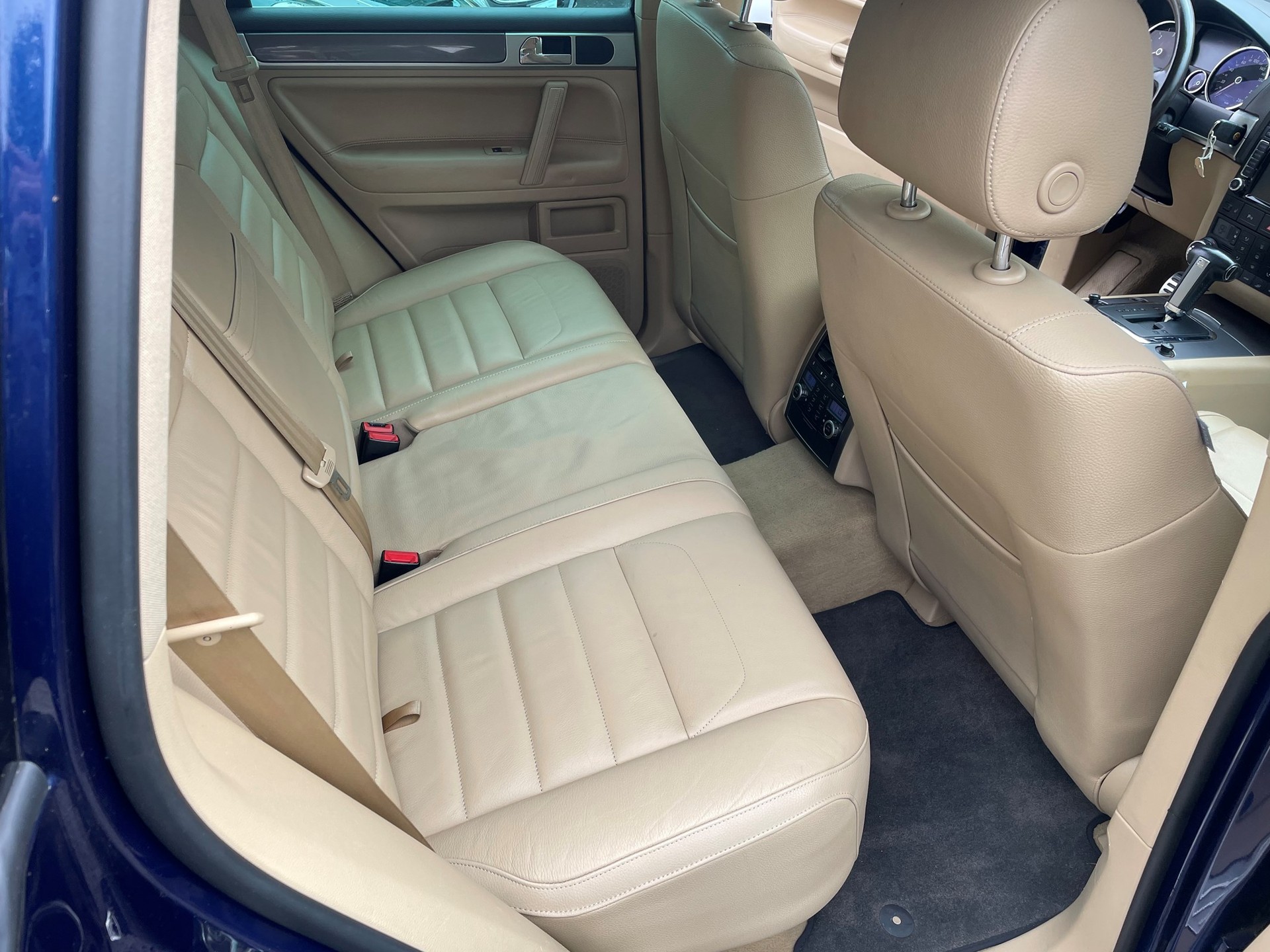 VW Touareg 5.0 TDI V10 Automatic-image-9