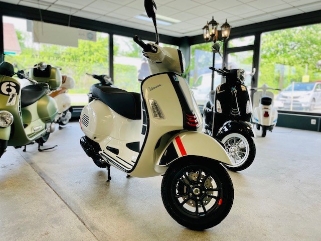 PIAGGIO Vespa GTS 125 Super Sport ABS