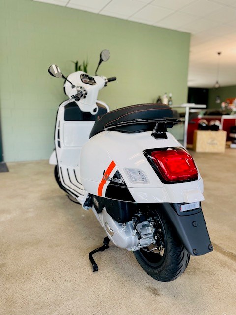 PIAGGIO Vespa GTS 125 Super Sport ABS-showroom-element-3