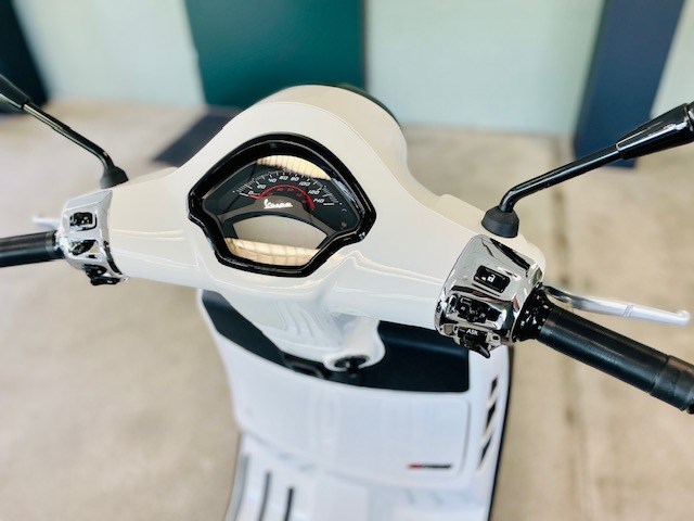 PIAGGIO Vespa GTS 125 Super Sport ABS-image-8