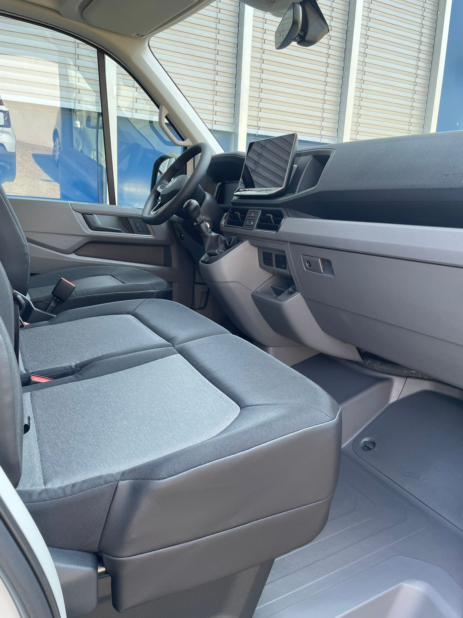 VW Crafter 35 2.0 TDI L3 HD-image-11