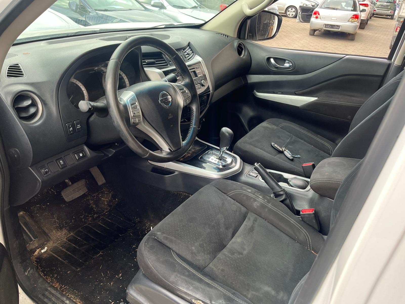 NISSAN Navara Double Cab N-Connecta 2.3 dCi 4WD Automatic-image-5