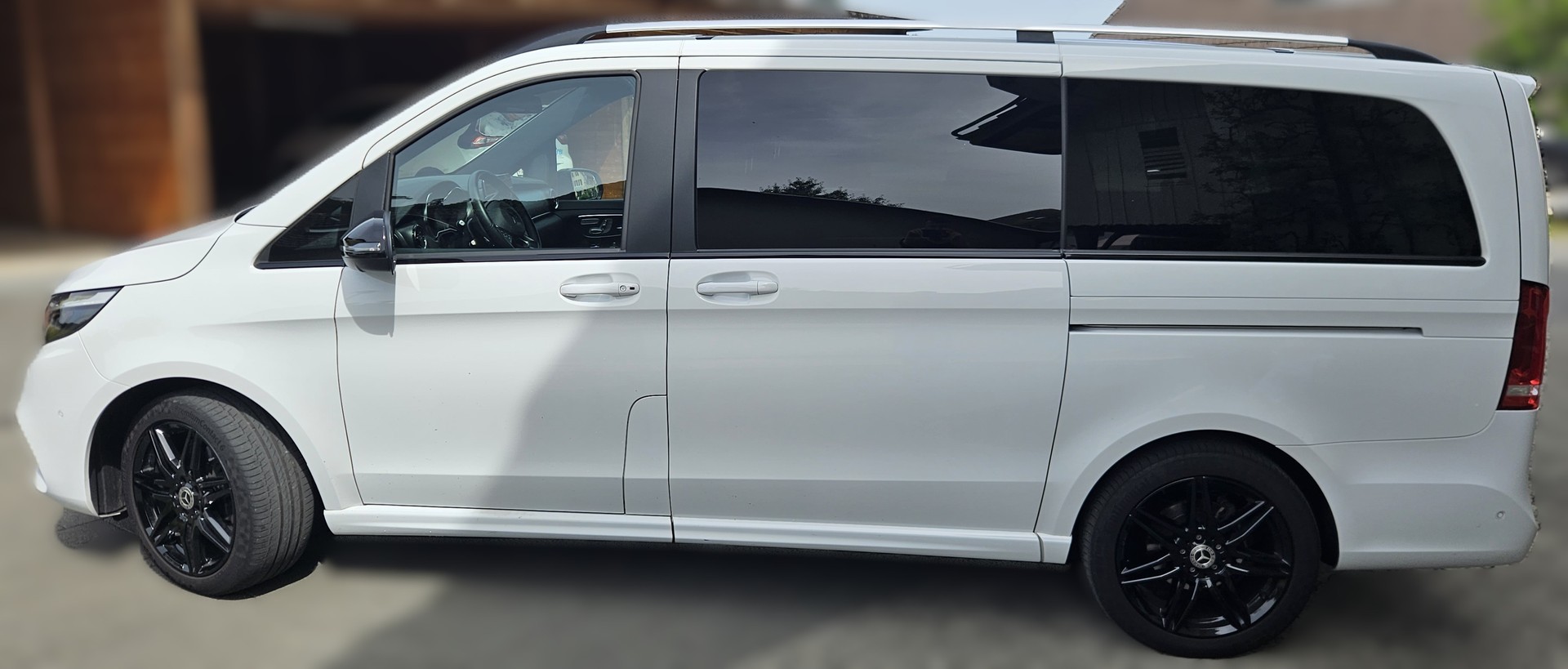 MERCEDES-BENZ V 300 d lang Swiss Edition 4Matic 9G-Tronic-image-2