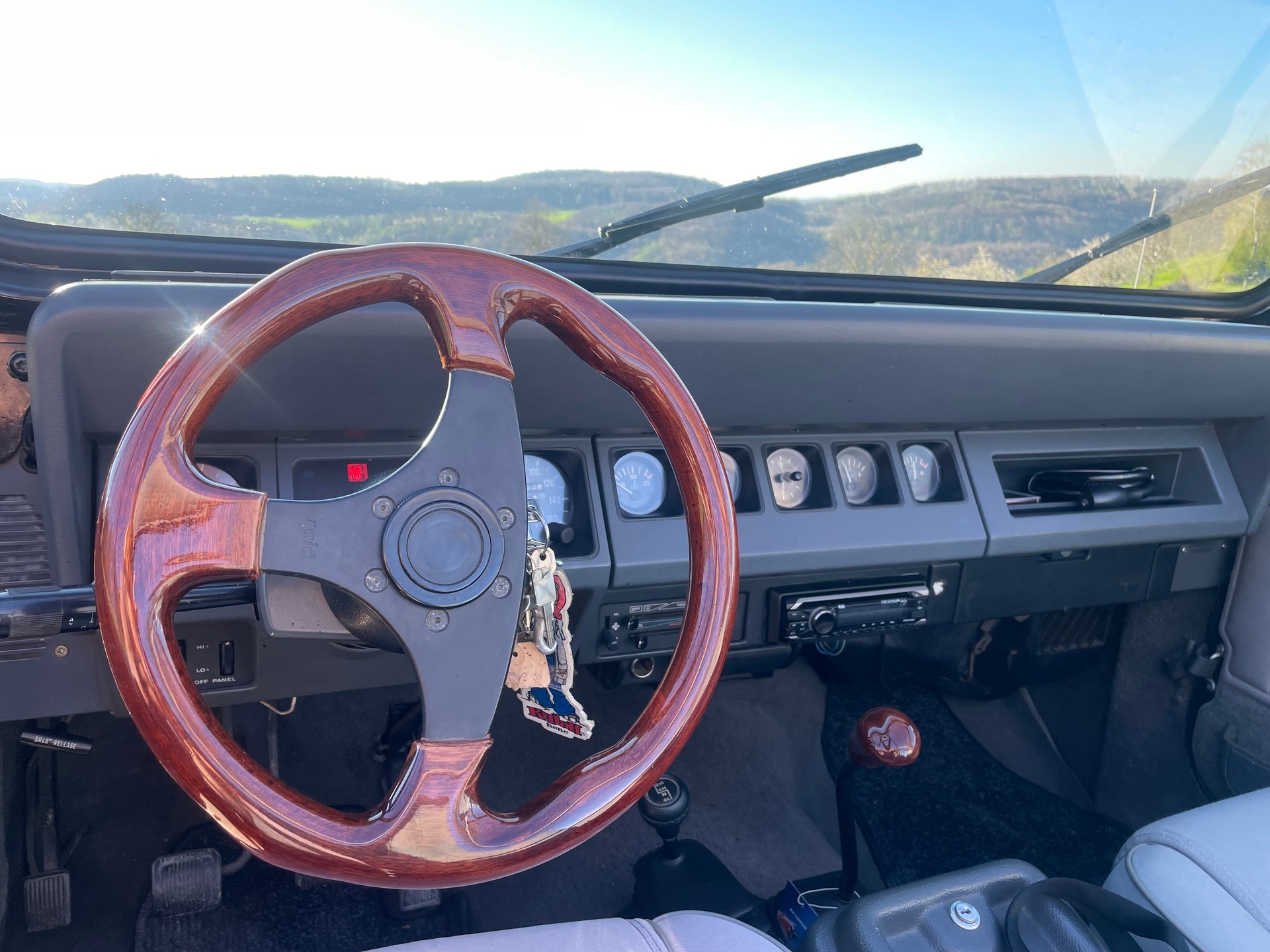 JEEP Wrangler 2.5 Laredo-image-3