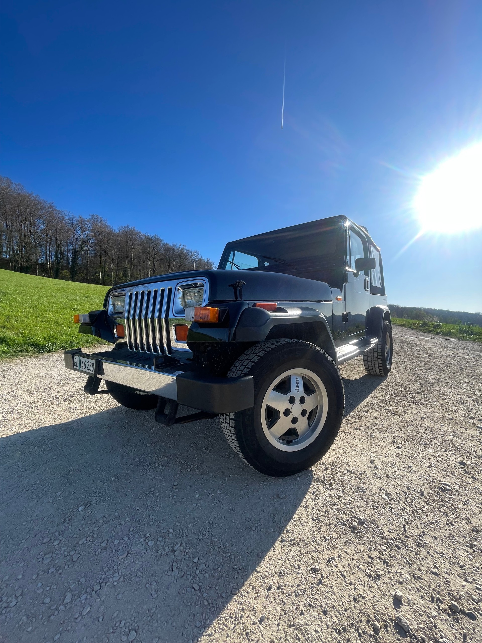 JEEP Wrangler 2.5 Laredo-image-5