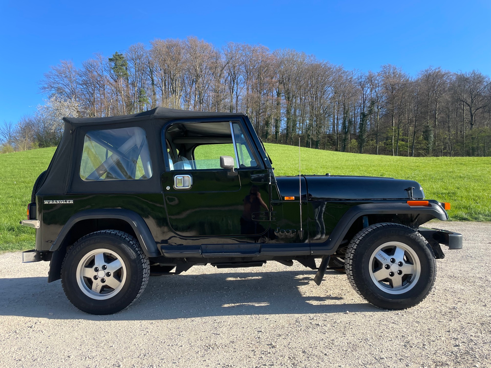 JEEP Wrangler 2.5 Laredo-image-4