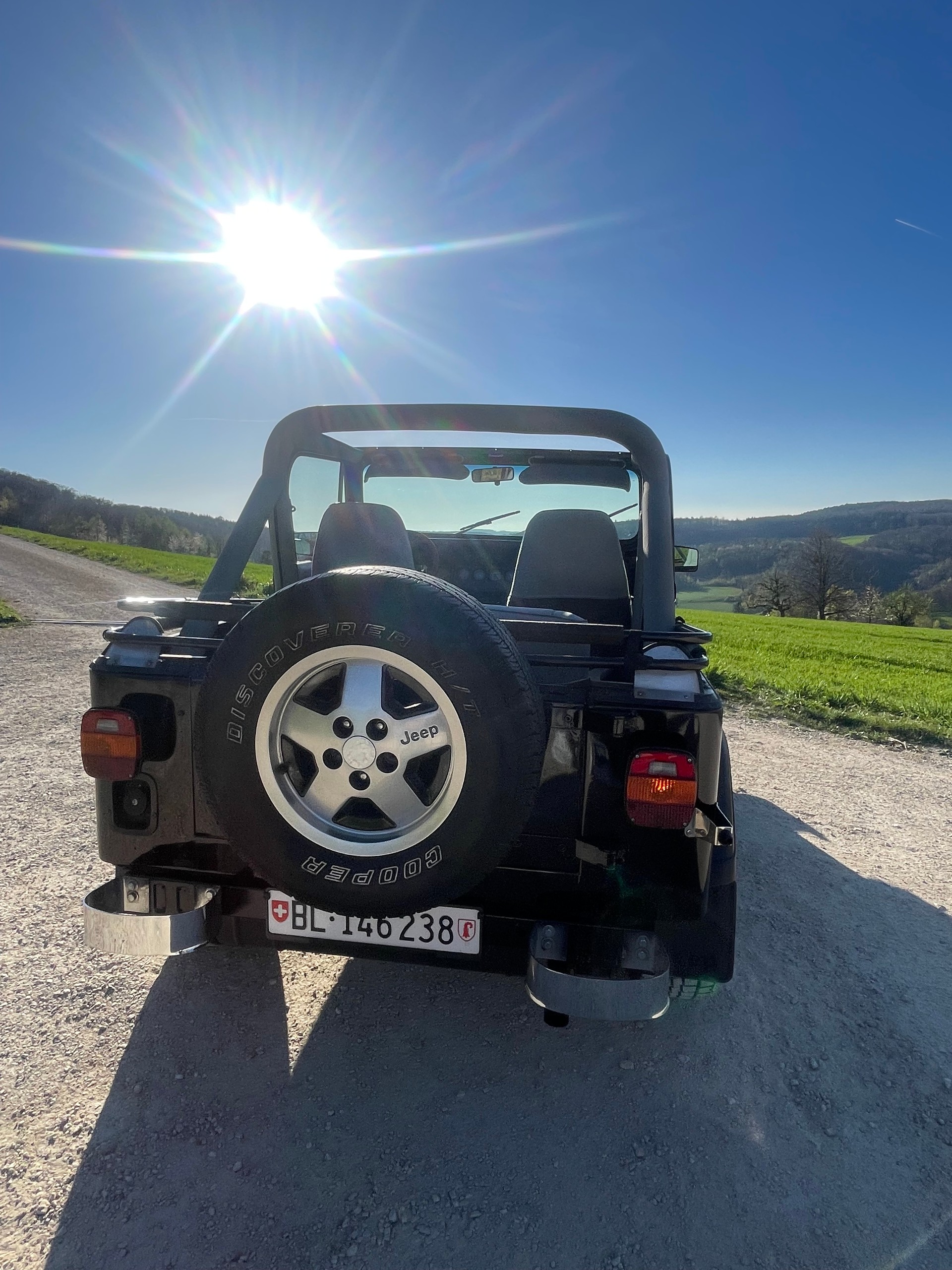 JEEP Wrangler 2.5 Laredo-image-2