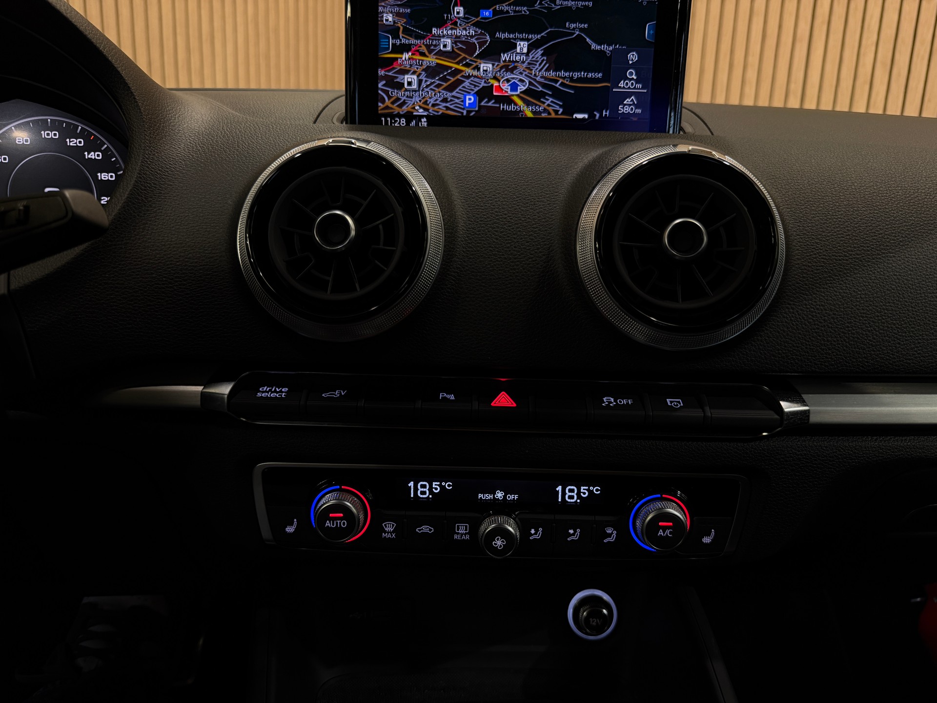 AUDI A3 Sportback 40 TFSI e-tron Sport S-tronic-image-10