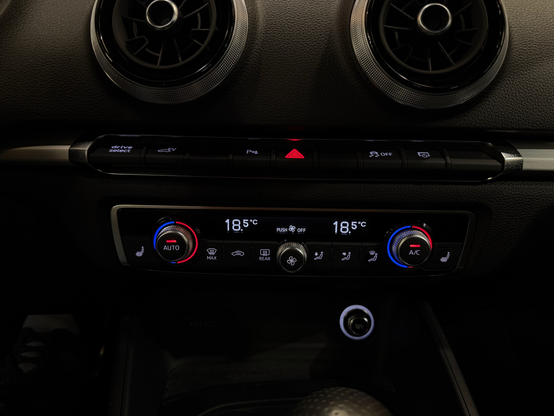 AUDI A3 Sportback 40 TFSI e-tron Sport S-tronic-image-11
