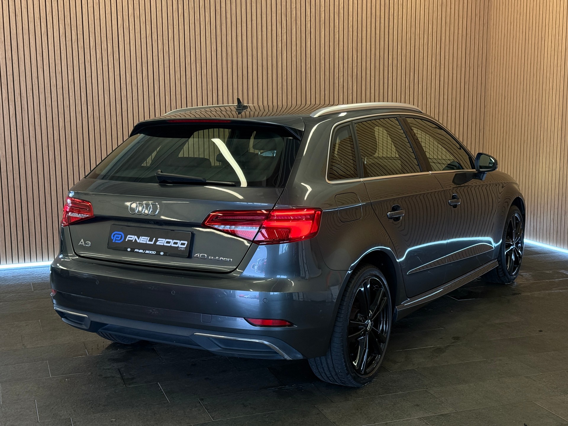 AUDI A3 Sportback 40 TFSI e-tron Sport S-tronic-image-2