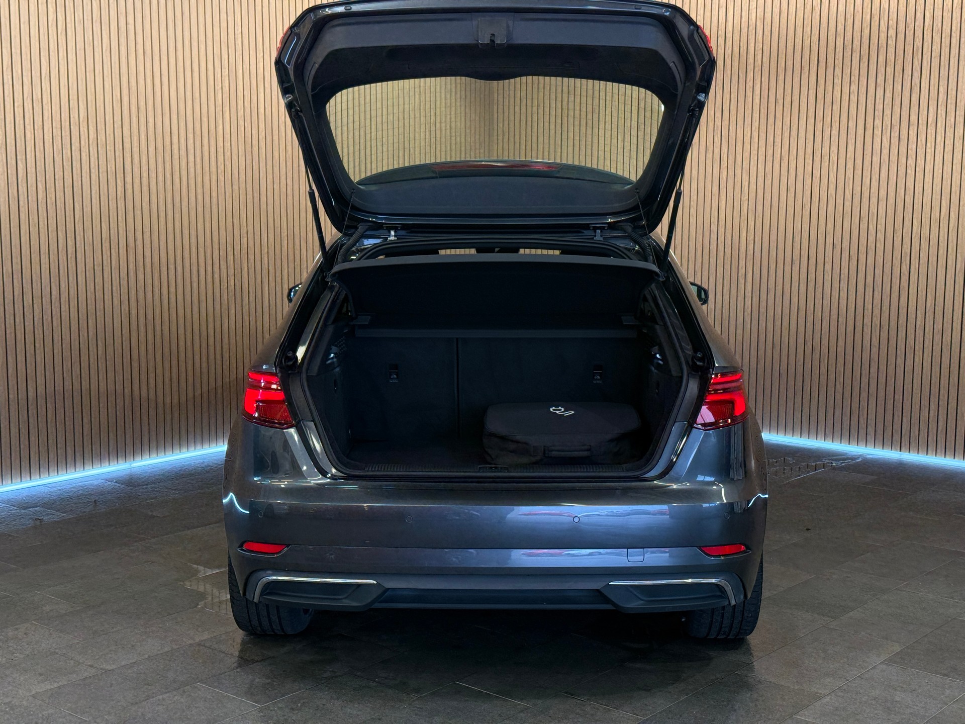 AUDI A3 Sportback 40 TFSI e-tron Sport S-tronic-image-4