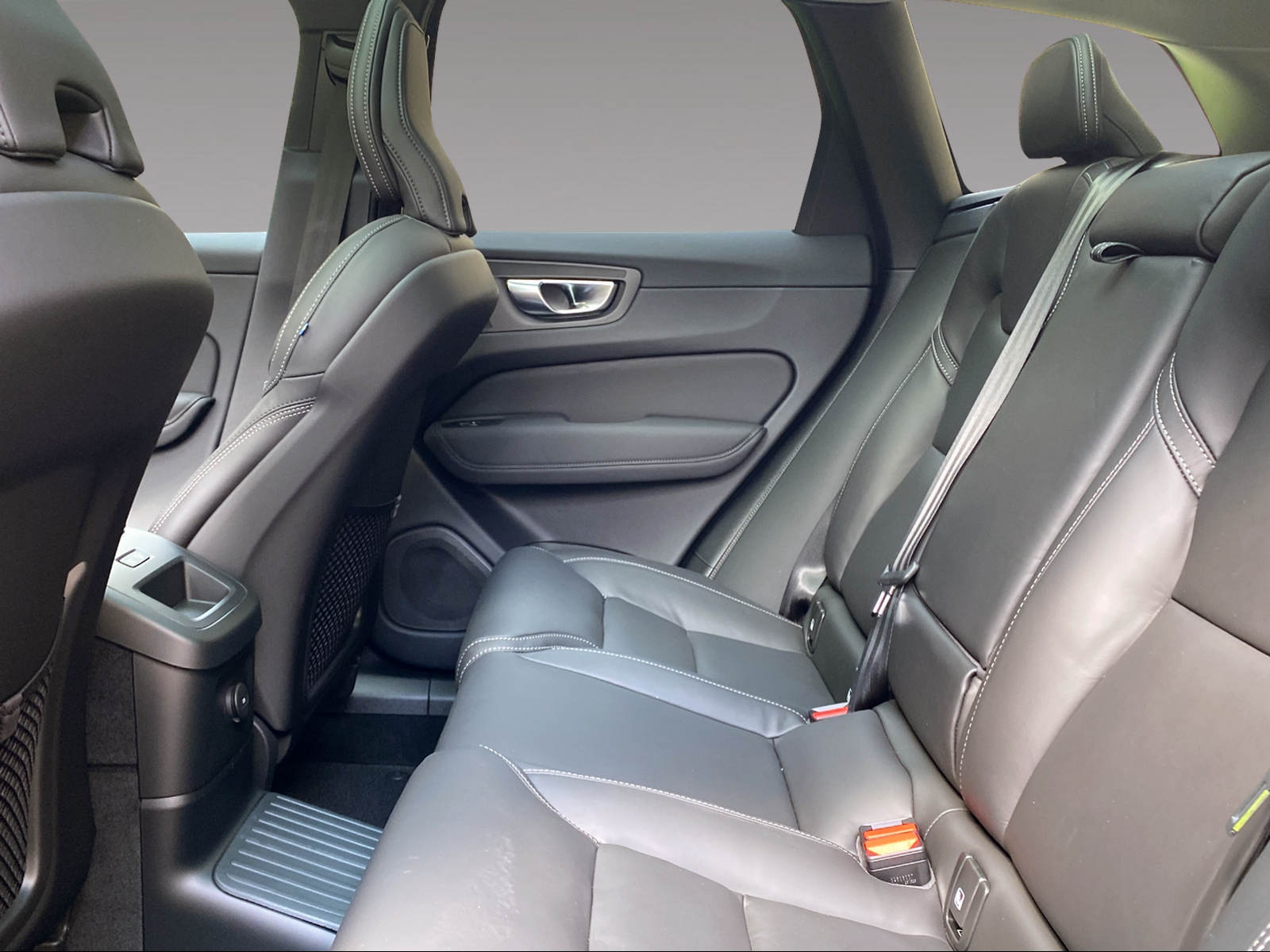 VOLVO XC60 2.0 T6 TE Ultra Bright eAWD-image-9